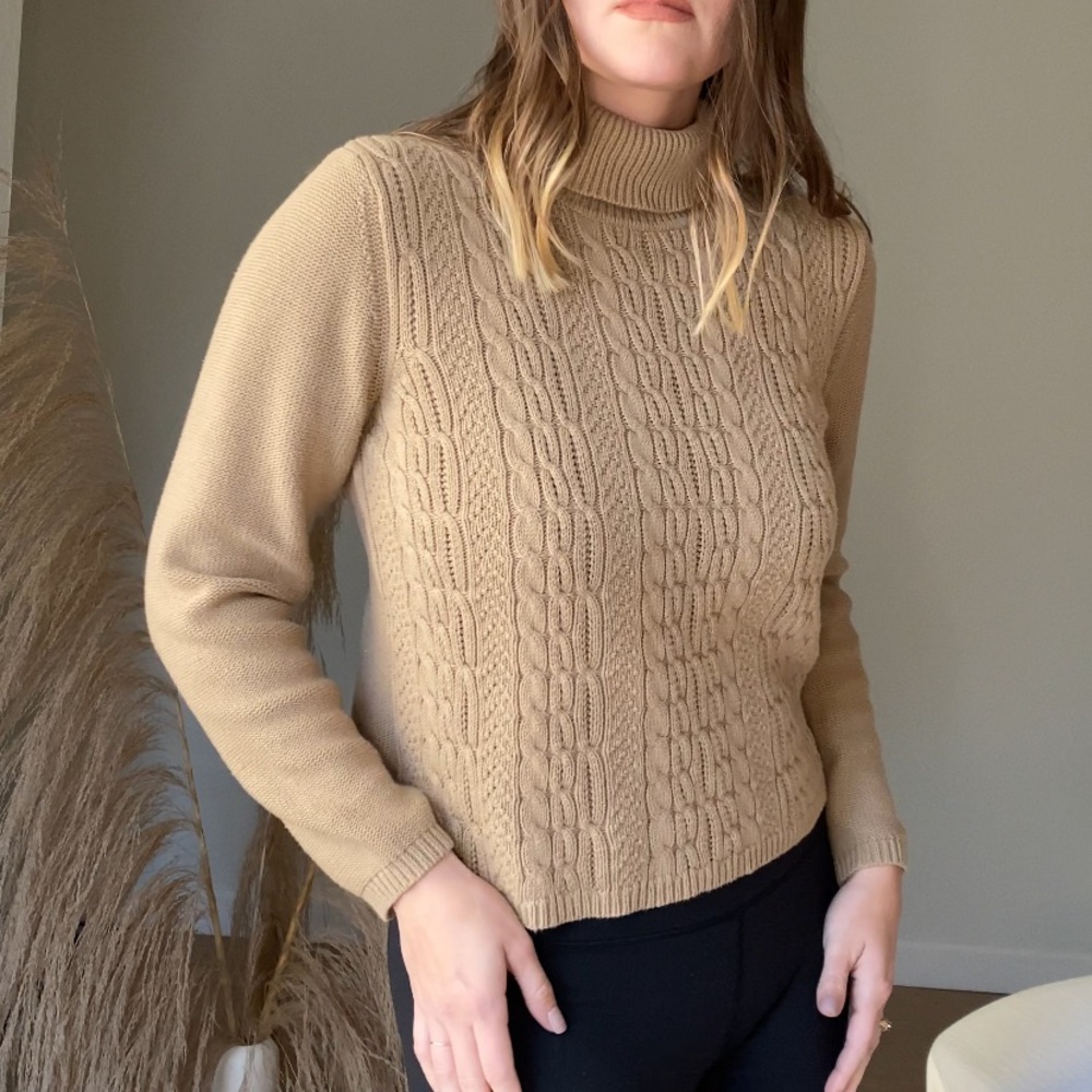 Tan knitted women’s turtleneck Sweater Liz Claiborne